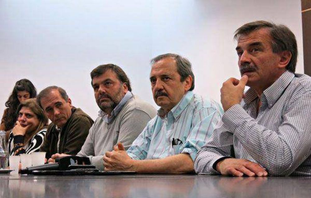 Alfons�n visita la Ciudad: �UNEN es la fuerza con m�s intenci�n de voto�