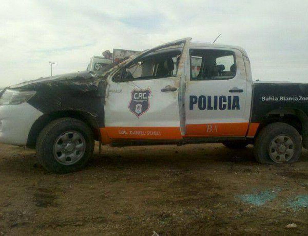En medio de una persecuci�n, un polic�a volc� con una de las camionetas nuevas del CPC