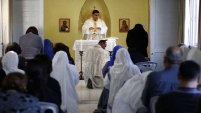 Francisco recibi� al padre Hern�ndez, el cura argentino de Gaza