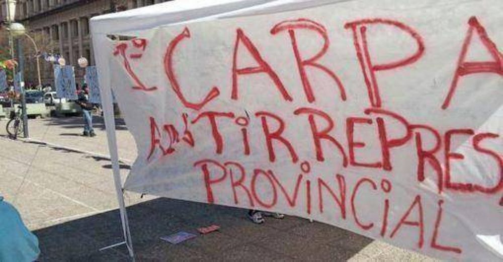 Desde la Carpa Antirrepresiva piden respuesta de funcionarios