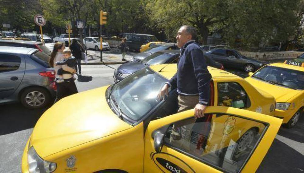 M�s de la mitad de taxistas y remiseros, con carn� vencido