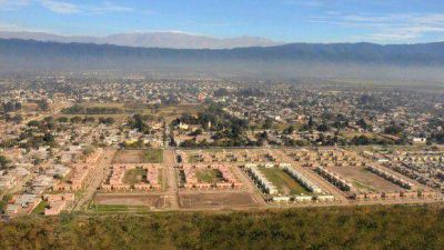 Alperovich inaugur� un barrio de Atsa de 200 viviendas