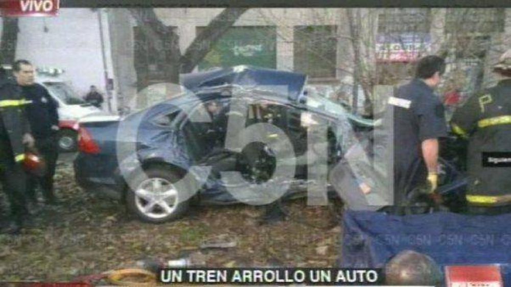 Un tren embisti� a un autom�vil en Palermo: un muerto y tres heridos