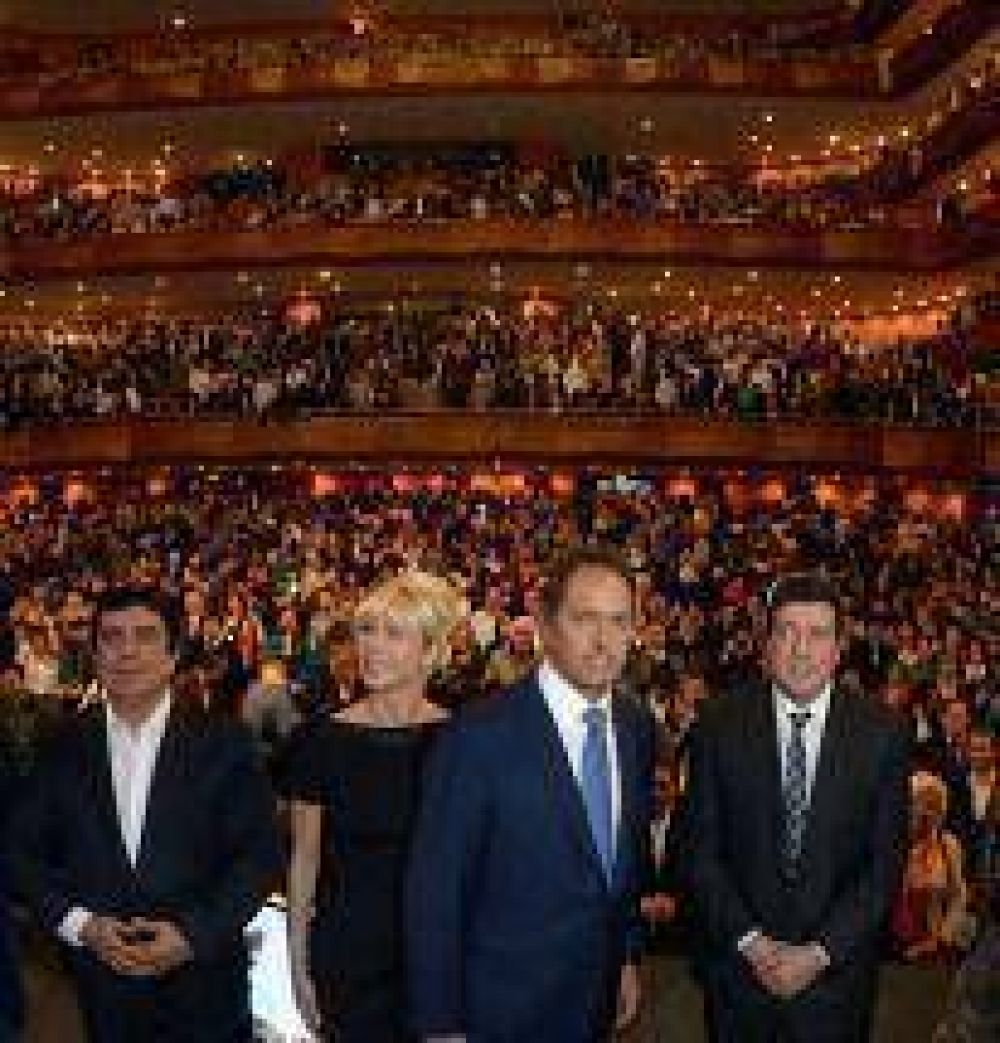 Con tono presidencial, Scioli le apunt� a Massa 