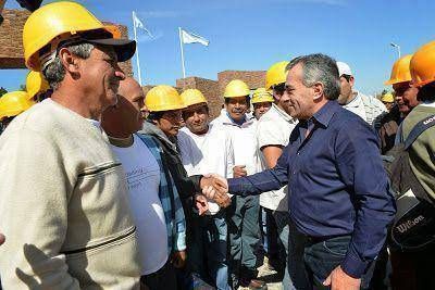 El intendente Jes�s Cariglino reconoci� la labor de los trabajadores de la construcci�n de Malvinas Argentinas