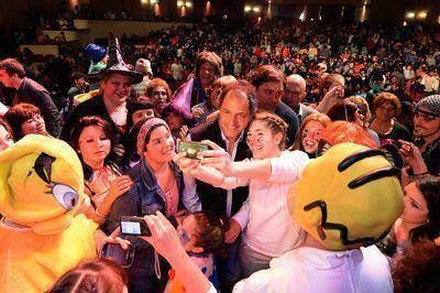 Con una gran fiesta, tres mil chicos festejaron su d�a en el Auditorium