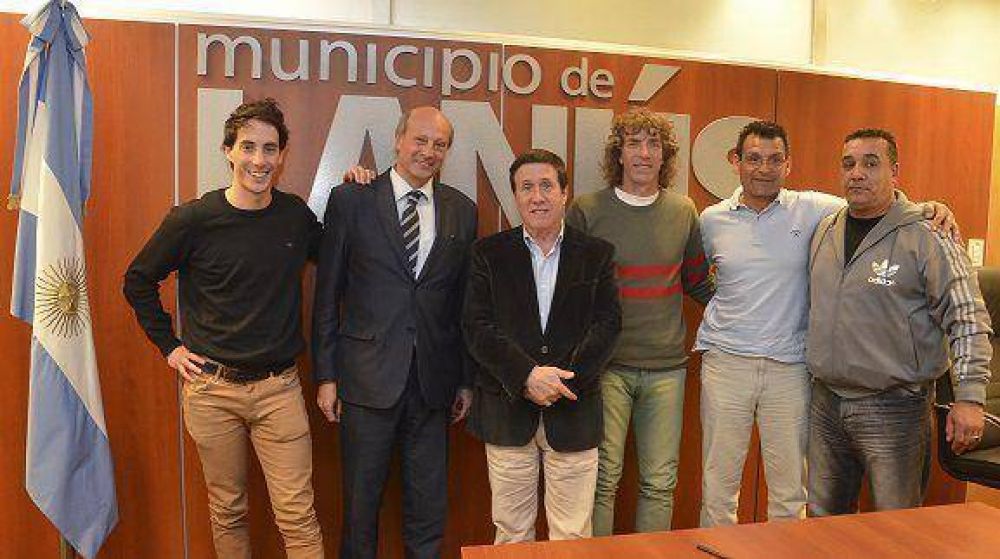 EL INTENDENTE DAR�O D�AZ P�REZ JUNTO A DELEGACI�N DEPORTIVA QUE VIAJAR� A CHINA
