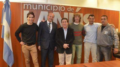 EL INTENDENTE DAR�O D�AZ P�REZ JUNTO A DELEGACI�N DEPORTIVA QUE VIAJAR� A CHINA