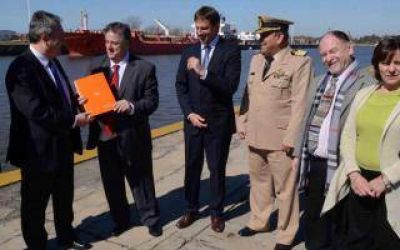 �bola: Collia y Breitenstein recorrieron puertos provinciales para reforzar la prevenci�n