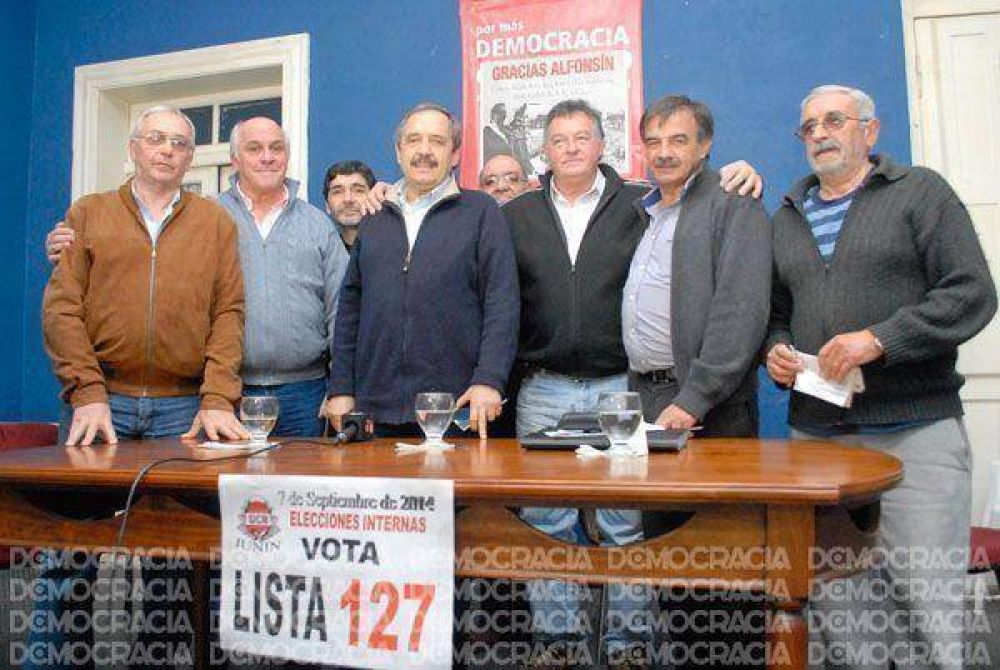 Alfons�n visit� Jun�n para apoyar la lista 127