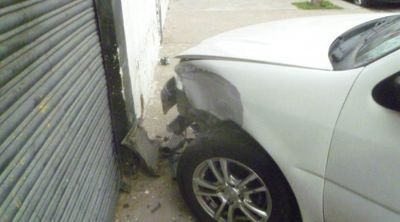 Un hombre se descompens� y choc� contra una pared