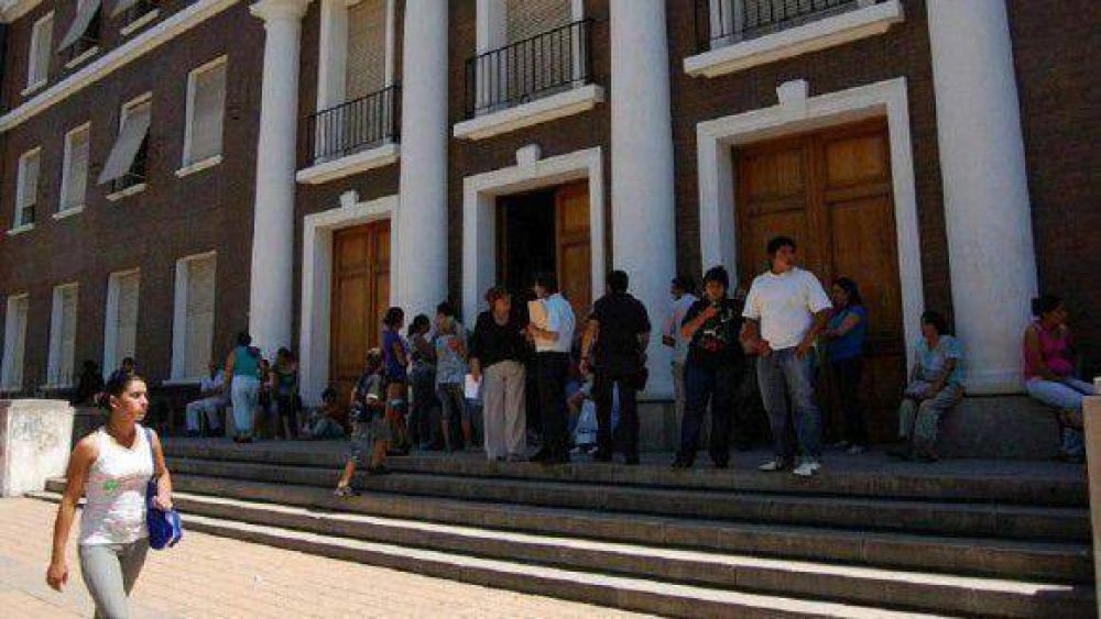 Restituyen a su padre a menor �raptada� por la madre