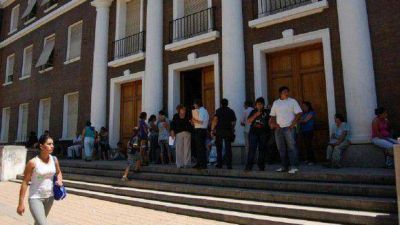Restituyen a su padre a menor �raptada� por la madre