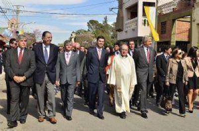 Rodolfo y Juan Manuel Urtubey participaron de la procesi�n de Santa Rosa