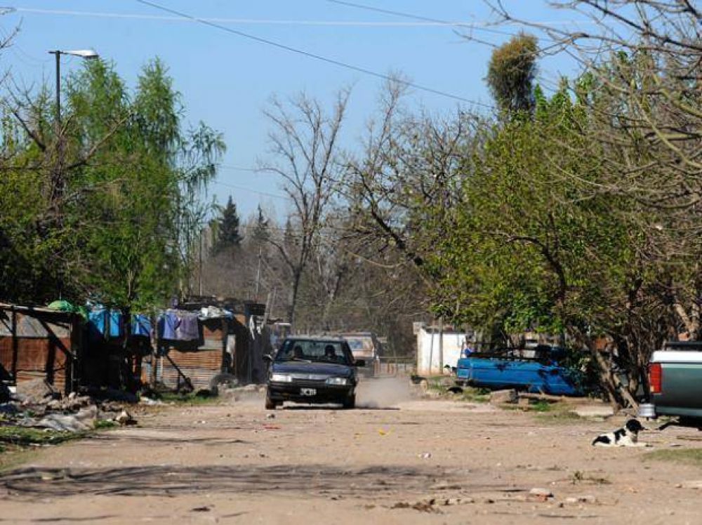Un joven de 17 a�os fue apu�alado por la espalda en medio de un violento enfrentamiento en zona oeste