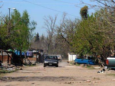 Un joven de 17 a�os fue apu�alado por la espalda en medio de un violento enfrentamiento en zona oeste