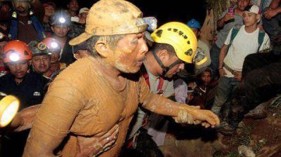 Dram�tico rescate de 20 mineros atrapados tras un derrumbe en Nicaragua