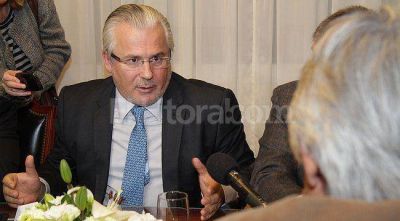 Baltasar Garz�n pas� por Santa Fe con elogios al gobierno nacional