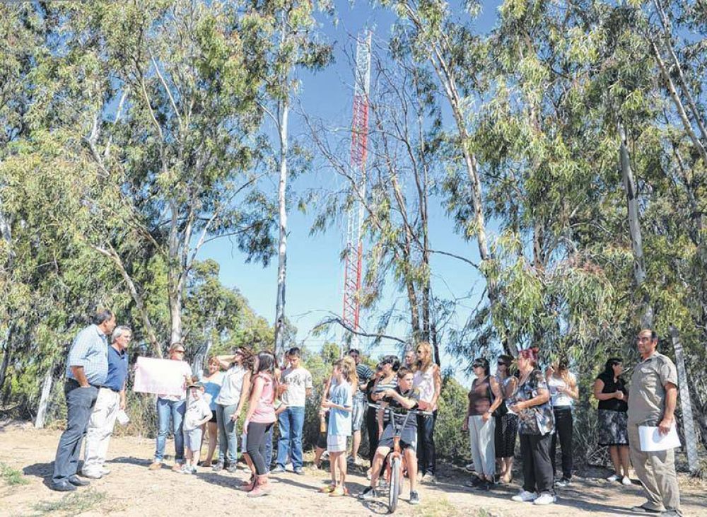 Habilitan la instalaci�n de la antena en el Club de Equitaci�n