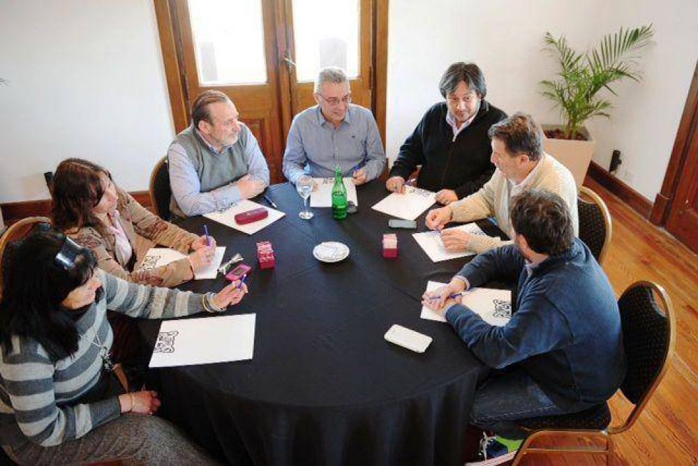 Julio Zamora se reuni� con los Consejeros Escolares de Tigre 