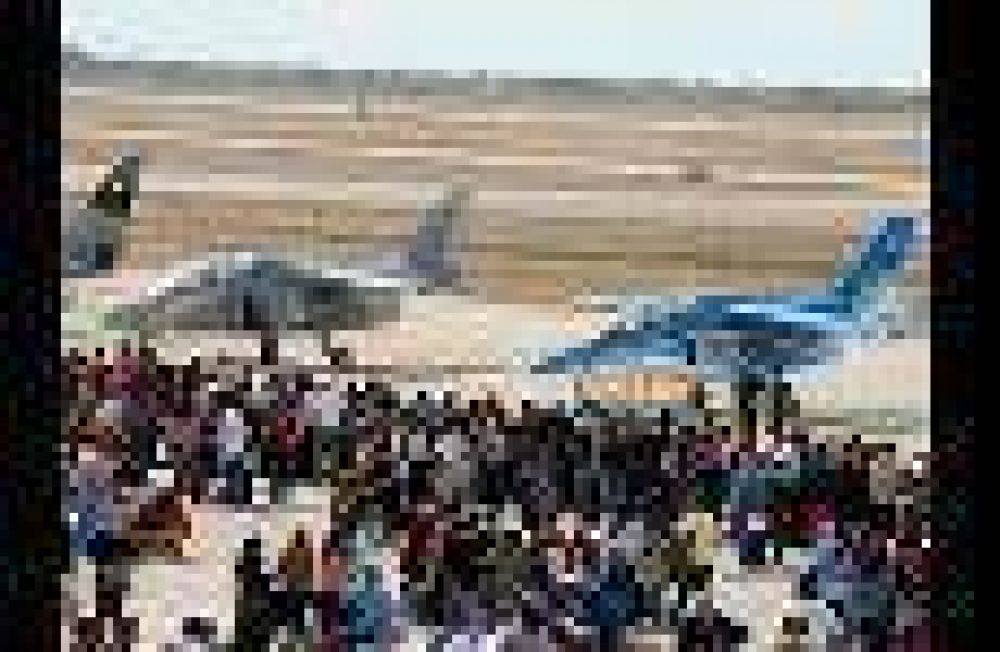 M�s de 70 mil personas en la exhibici�n de la IV Brigada A�rea