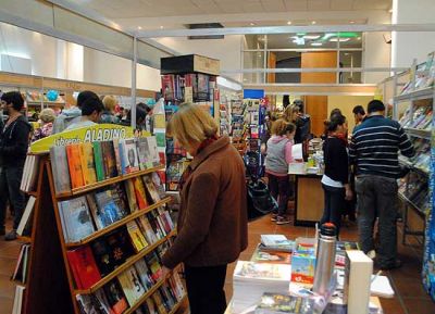 Casi 2 mil personas ya visitaron la Muestra de Libros