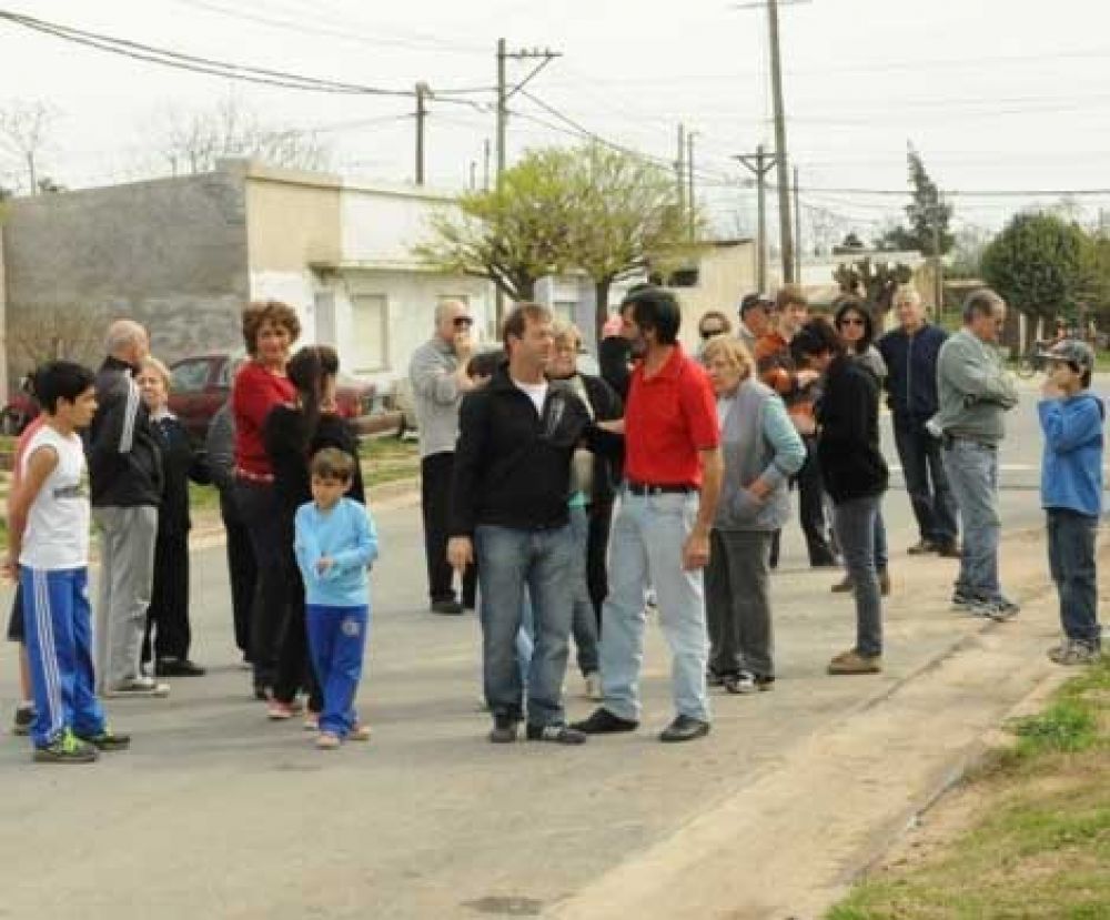 Speranza recorri� obras junto a los vecinos del barrio del Polideportivo 