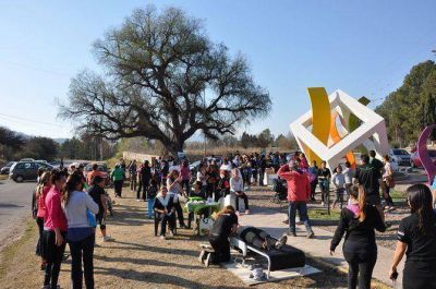 Juana Koslay: m�s de 100 personas participaron de la Primera Caminata Saludable