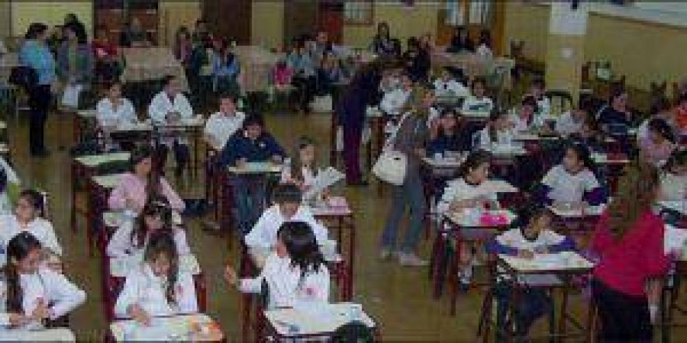 Formosa registra similares tendencias que el NEA en indicadores educativos