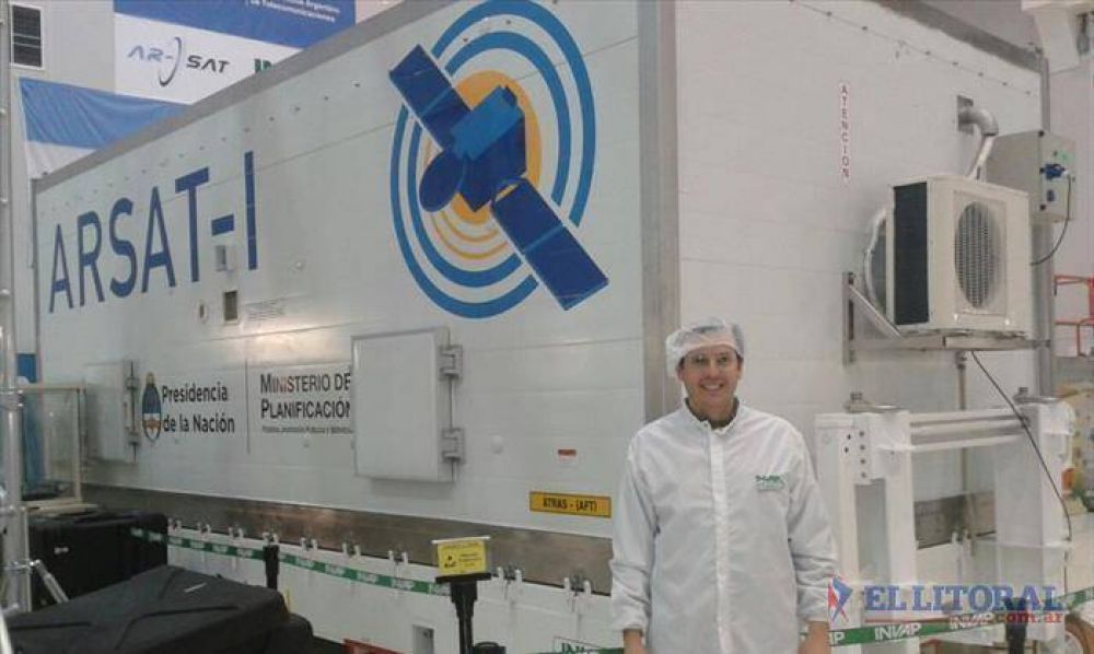 Hernn Valenzuela, ingeniero correntino que trabaj en el armado del Arsat-1