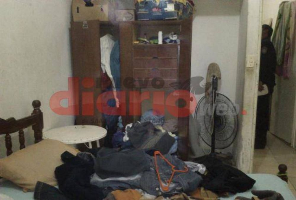 Barretean la puerta de una casa, y se alzan con U$S 5.900 y $ 1.800