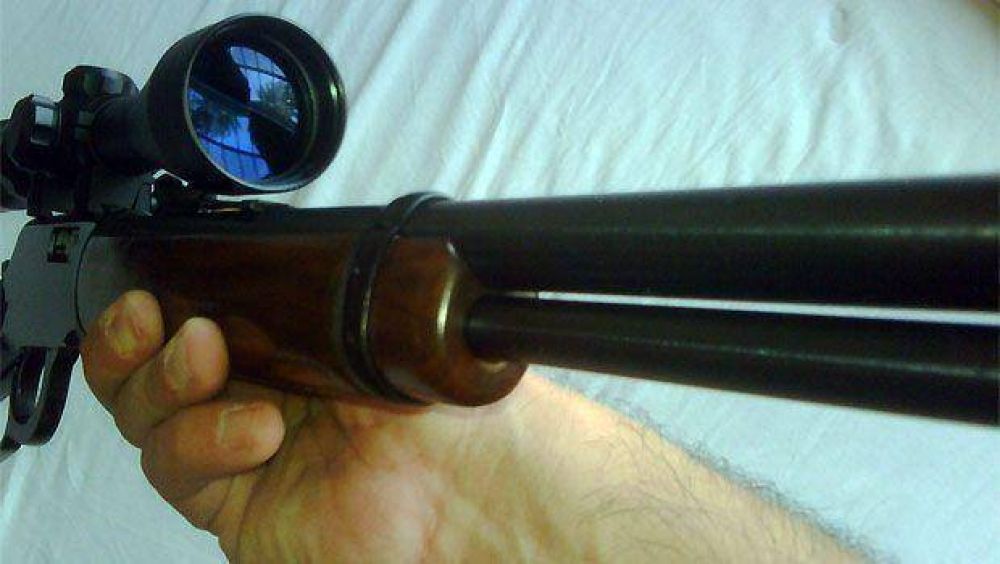 Hiri� de un tiro a un ladr�n que intent� ingresar a su casa