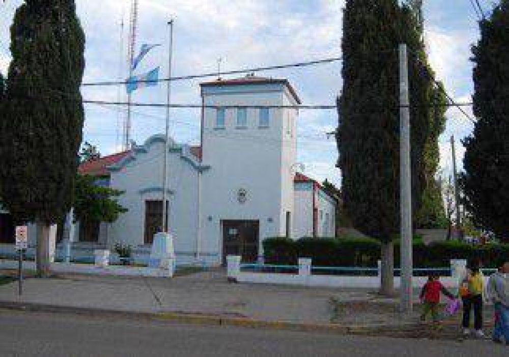 Choc� contra un poste y dej� a Plottier sin energ�a 
