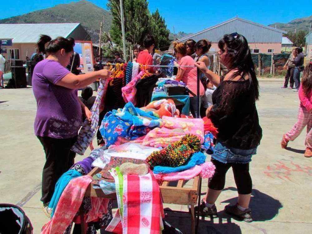 Entregan m�s de 2 millones para cr�ditos a emprendedores para fortalecer la econom�a social