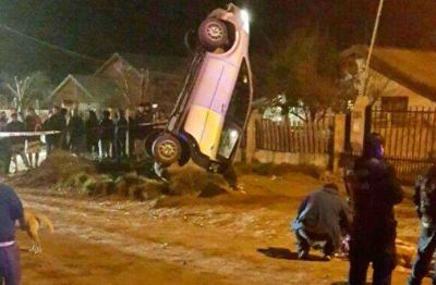 Veh�culo qued� mirando el cielo tras aparatoso despiste