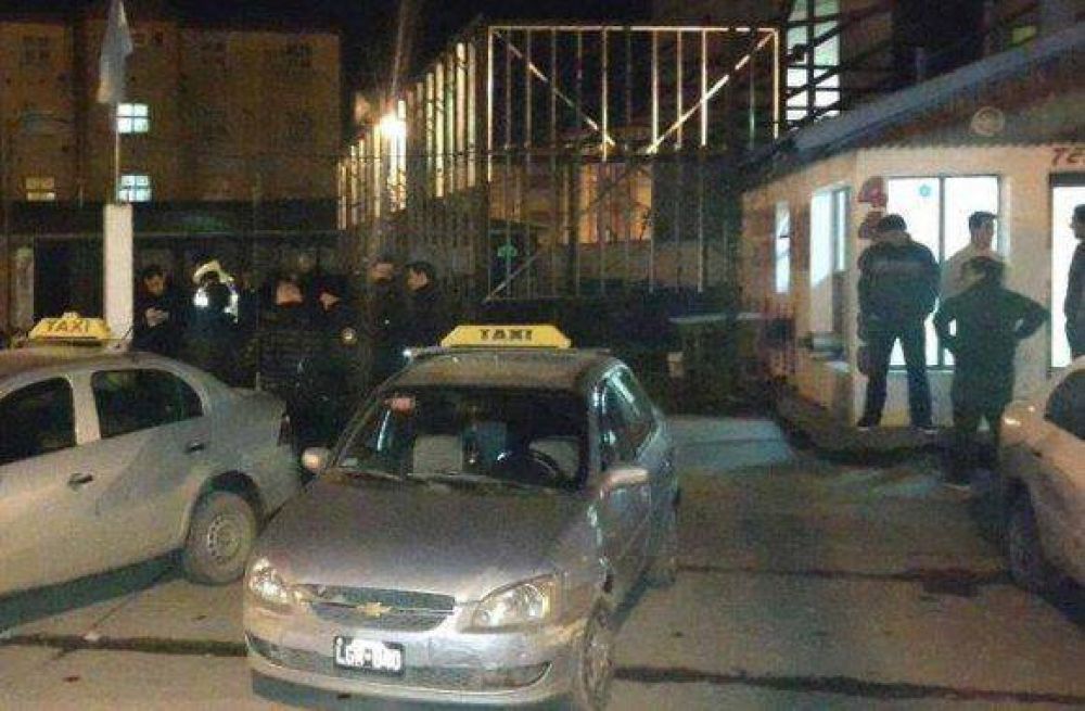 Sujeto detenido al amenazar e intentar asaltar a un taxista