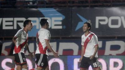 River impuso su f�tbol en el Bajo Flores y ya es puntero