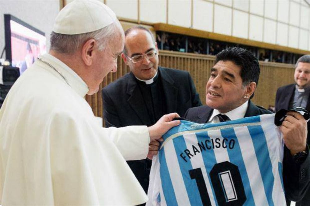 En VIVO: con Diego Maradona como mxima figura, se juega el partido por la paz