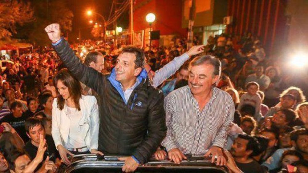 Entrerrianos celebran triunfo de Massa en un pueblo de Santiago