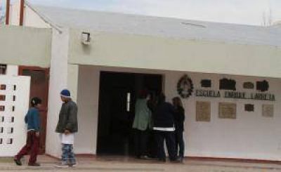 Roban computadoras y hasta relojes de pared de una escuela rural