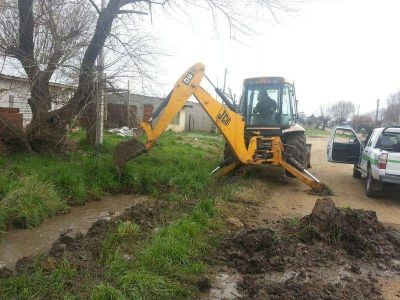 Trabajos en desag�es para mejor mantenimiento de calles
