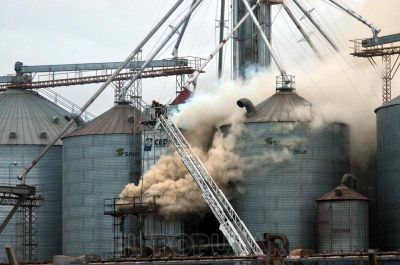 Incendio de importantes dimensiones en una cerealera local