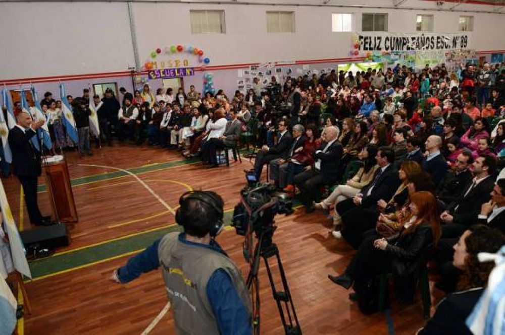 Buzzi presidi el acto por el aniversario de Epuyn con aportes y convenios de obras por 3,5 millones de pesos