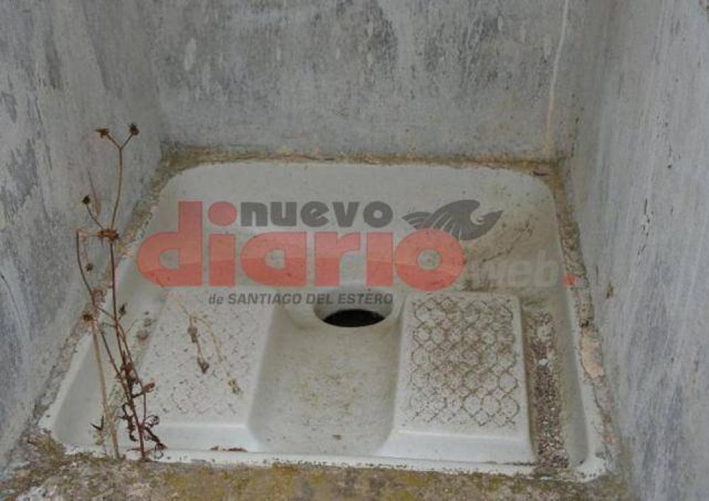Una beba naci� y cay� dentro de una letrina