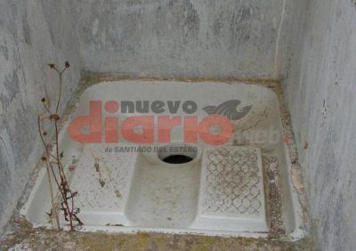 Una beba naci� y cay� dentro de una letrina