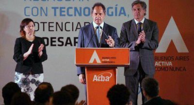 En el massismo aseguran que Scioli prepara un impuestazo para llegar a fin de a�o