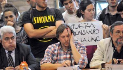 Tamarit cuestion� el convenio con Monsanto