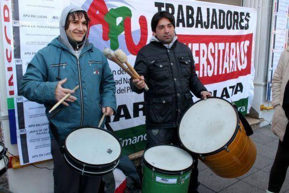 Paro de los trabajadores de la Universidad