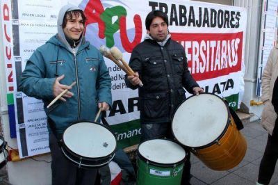 Paro de los trabajadores de la Universidad