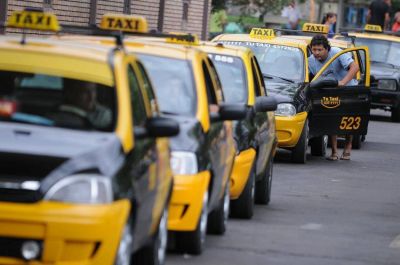 Hay acuerdo para que suban las tarifas de los taxis en dos tramos
